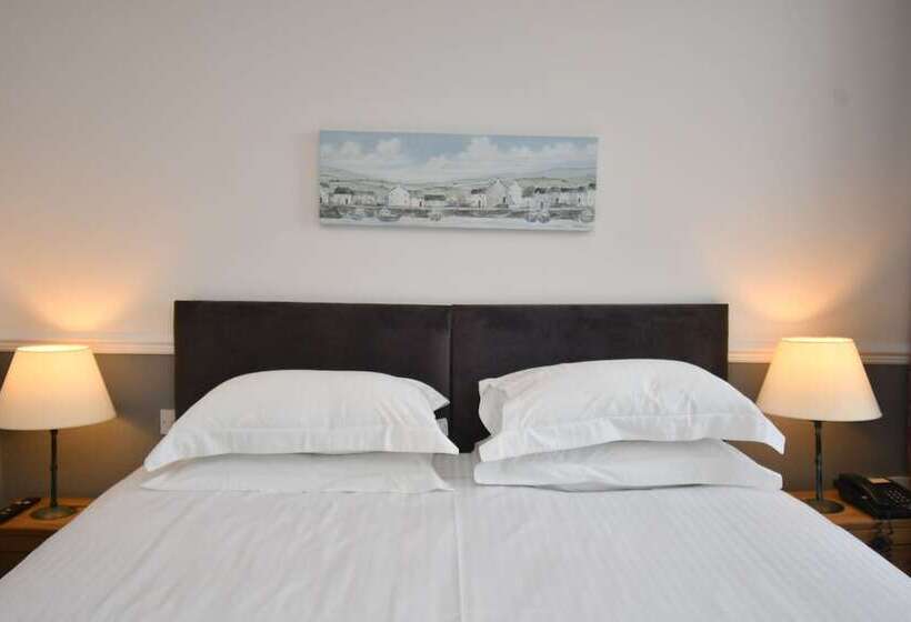 פונדק Tenby House