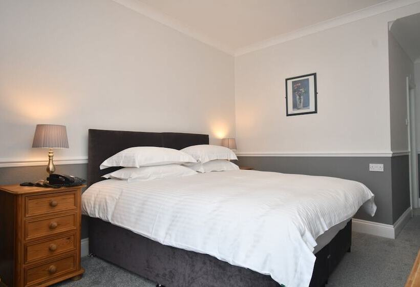 פונדק Tenby House