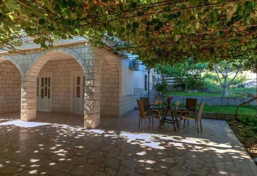 酒店 Alluring Apartment With Balcony And Sea View