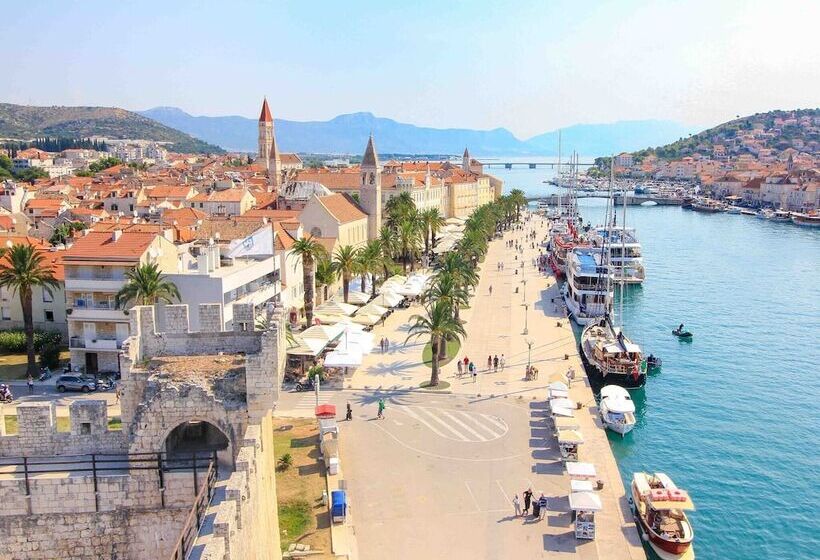 酒店 Alluring Apartment With Balcony And Sea View