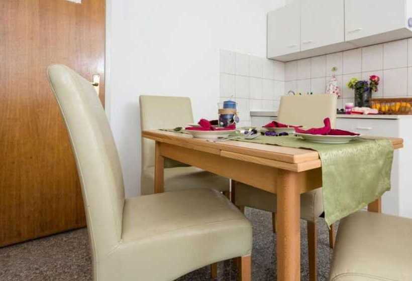 酒店 Alluring Apartment With Balcony And Sea View