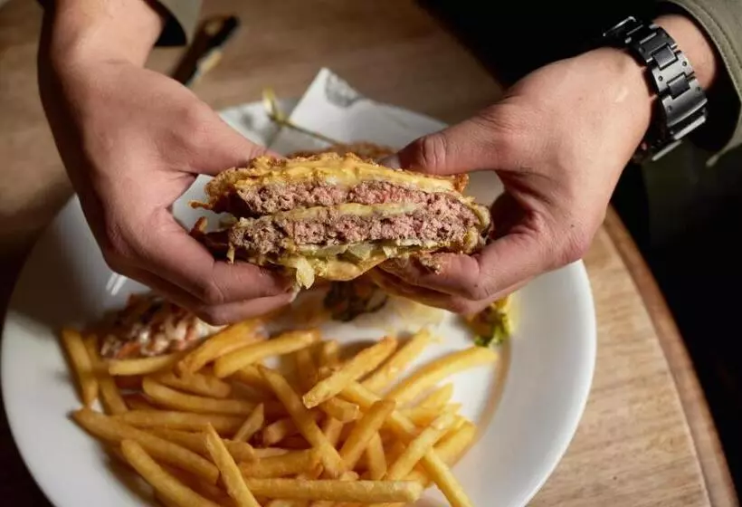 Hotelli The Bell & Crown