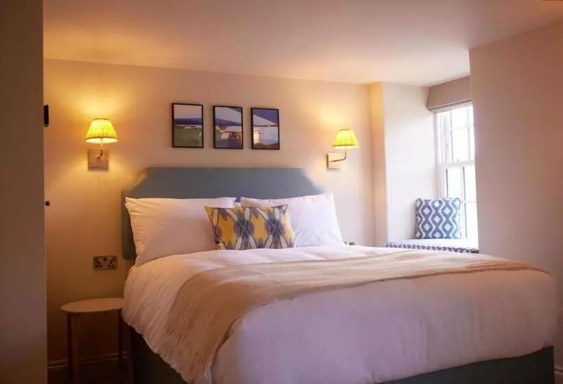 Hotelli The Bell & Crown