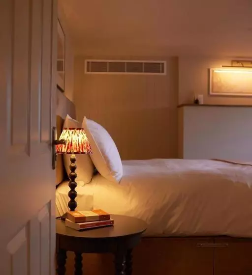 Hotelli The Bell & Crown