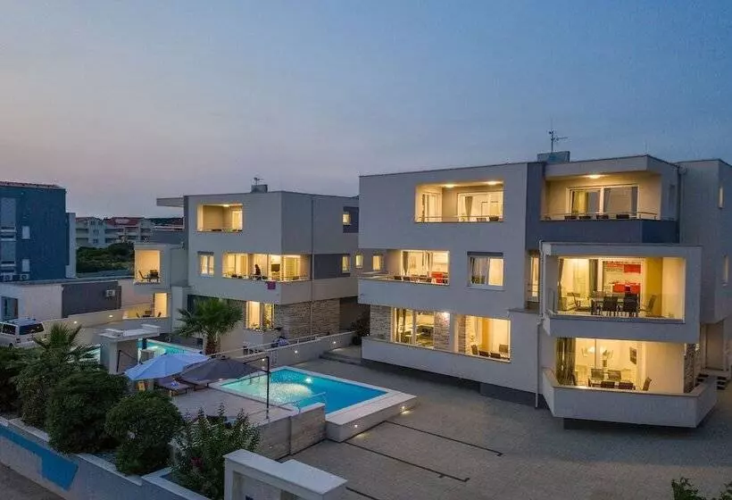 Majatalo Apartments & Rooms Danivan Pool Villas B