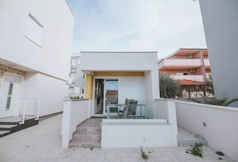 Majatalo Apartments & Rooms Danivan Pool Villas B