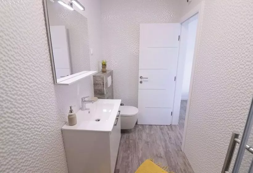 Majatalo Apartments & Rooms Danivan Pool Villas B