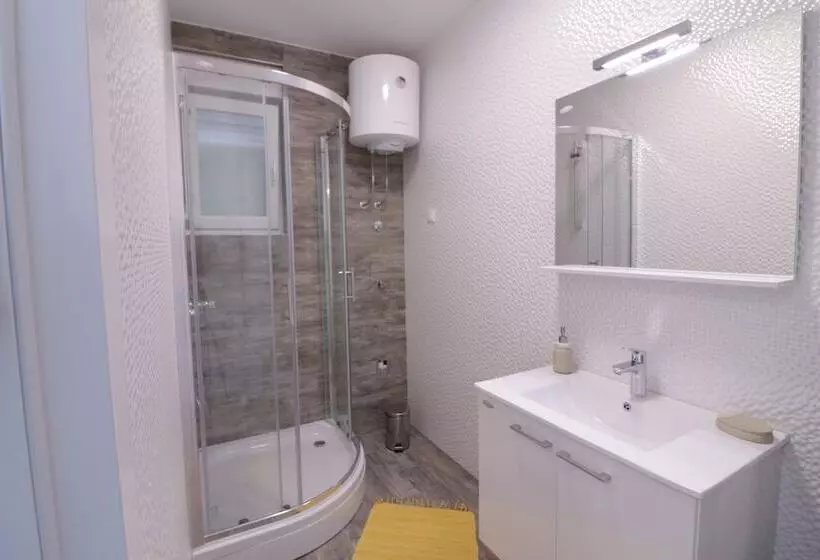 Majatalo Apartments & Rooms Danivan Pool Villas B