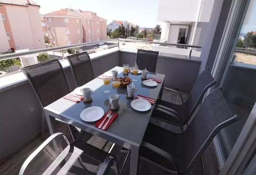 Majatalo Apartments & Rooms Danivan Pool Villas B