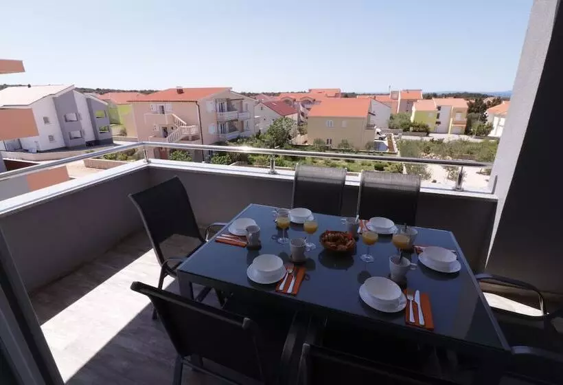 Majatalo Apartments & Rooms Danivan Pool Villas B