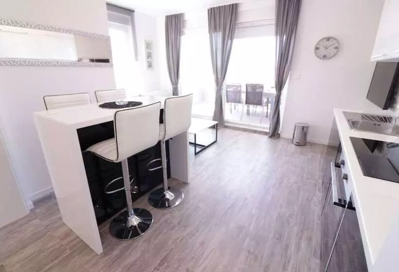 Majatalo Apartments & Rooms Danivan Pool Villas B