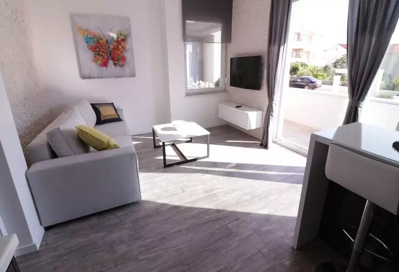 Majatalo Apartments & Rooms Danivan Pool Villas B