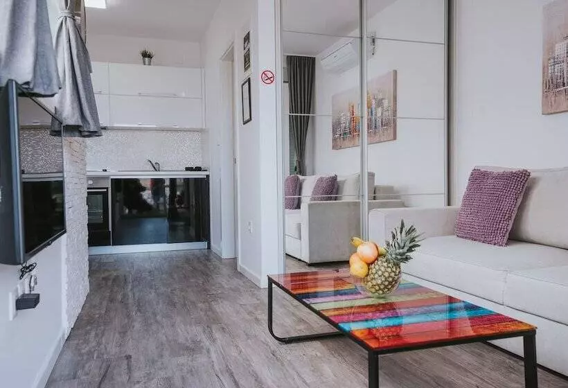 Majatalo Apartments & Rooms Danivan Pool Villas B