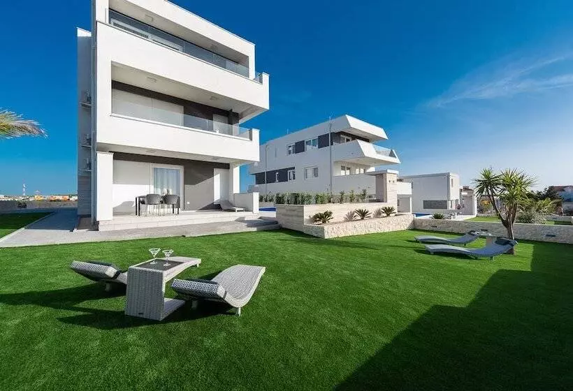 Majatalo Apartments & Rooms Pool Villas Maris B