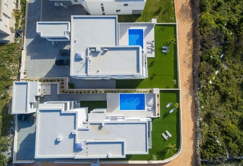 بنسيون Apartments & Rooms Pool Villas Maris B