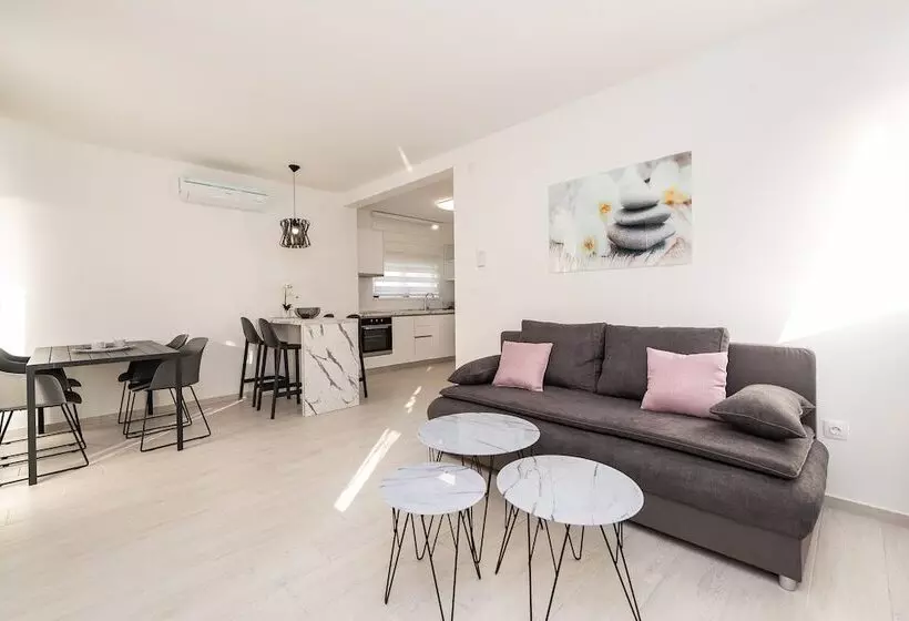 Majatalo Apartments & Rooms Pool Villas Maris B