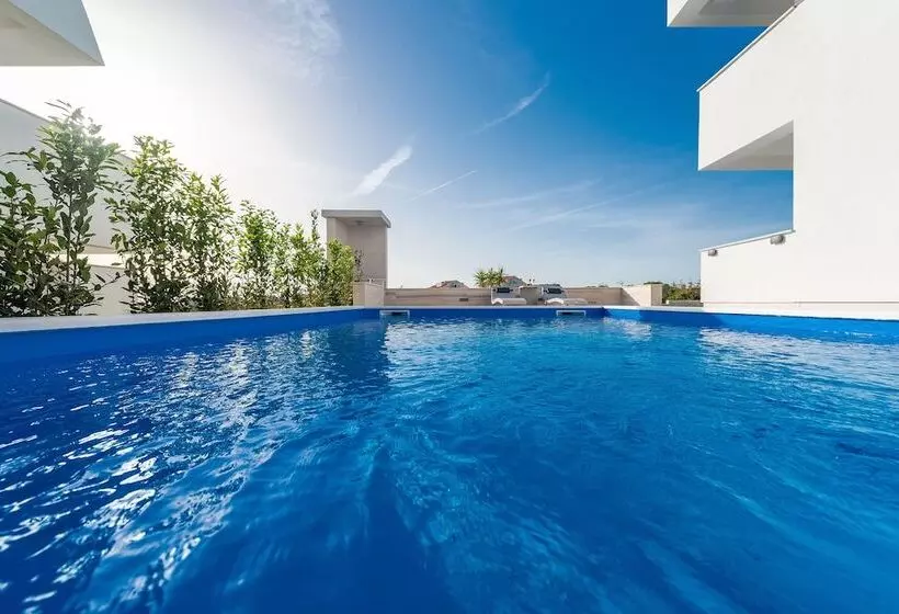 Majatalo Apartments & Rooms Pool Villas Maris B