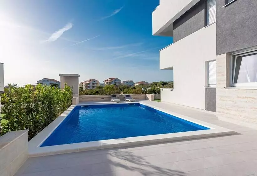 Majatalo Apartments & Rooms Pool Villas Maris B