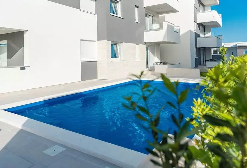 Majatalo Apartments & Rooms Pool Villas Maris B