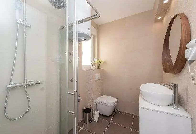 Majatalo Apartments & Rooms Pool Villas Maris B