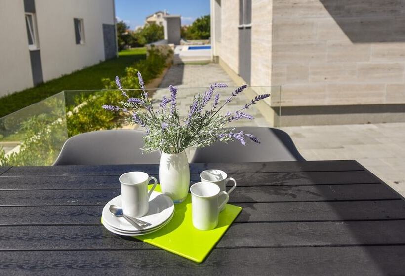 بنسيون Apartments & Rooms Pool Villas Maris B