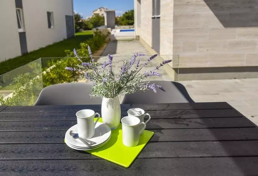 Majatalo Apartments & Rooms Pool Villas Maris B