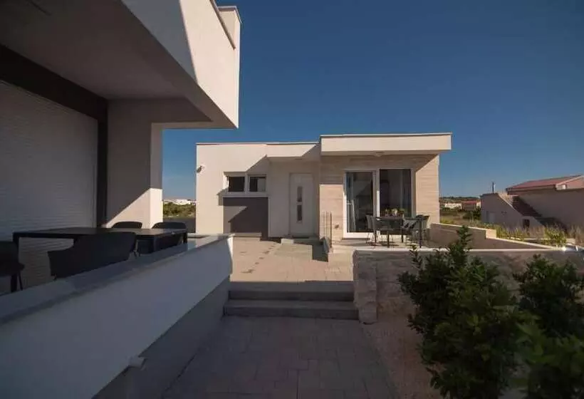 Majatalo Apartments & Rooms Pool Villas Maris B