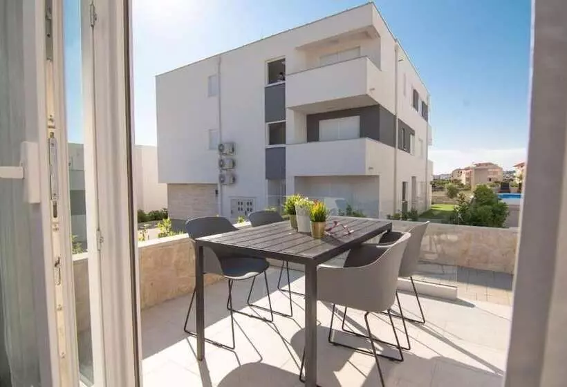 Majatalo Apartments & Rooms Pool Villas Maris B