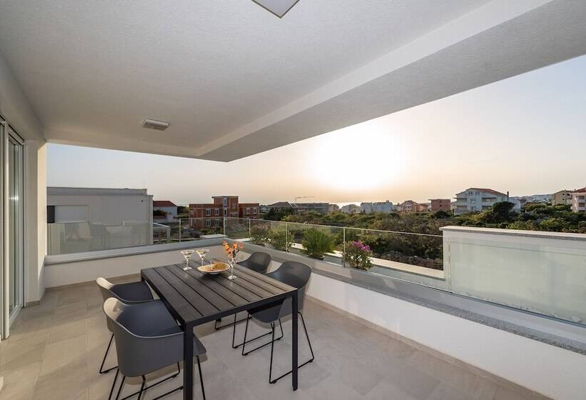 بنسيون Apartments & Rooms Pool Villas Maris B