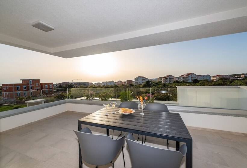 بنسيون Apartments & Rooms Pool Villas Maris B