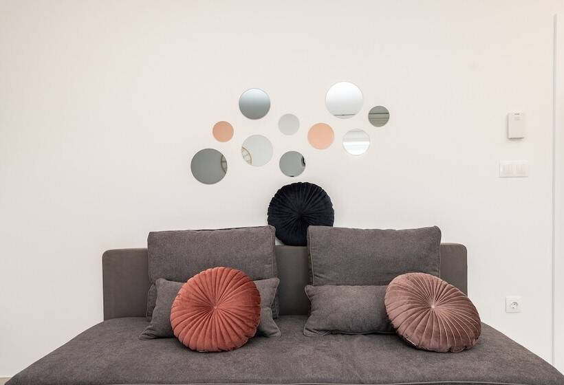 بنسيون Apartments & Rooms Pool Villas Maris B