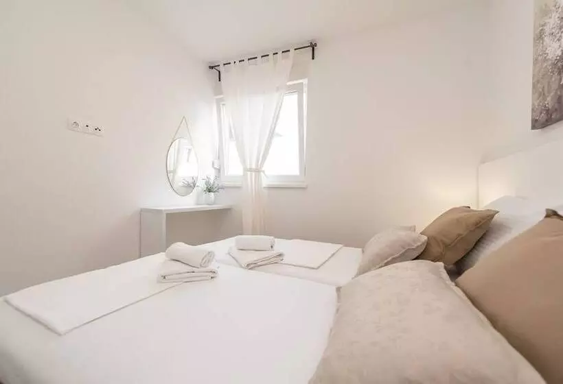 Majatalo Apartments & Rooms Pool Villas Maris B