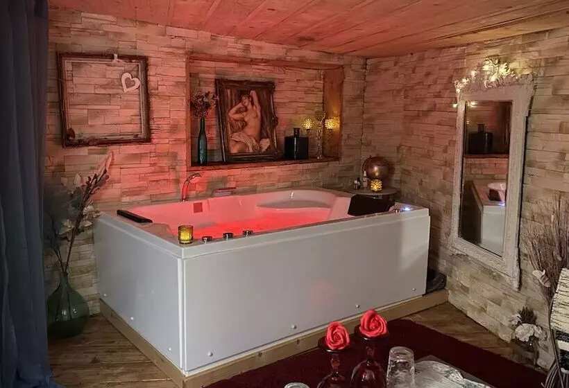 ペンション La Suite Inoubliable Avec Jacuzzi