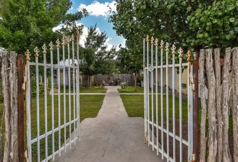 Butterfield Inn Main Street Cottages