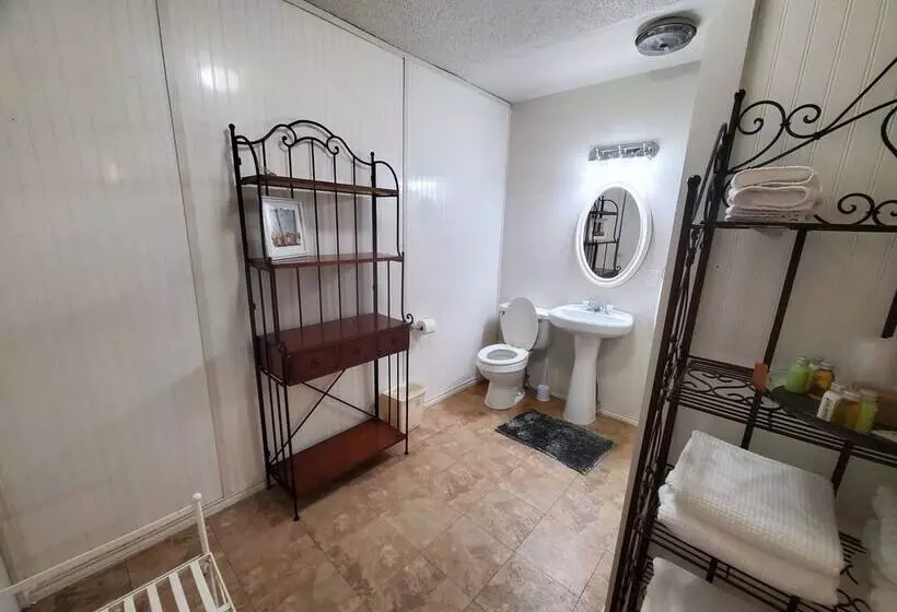 Butterfield Inn Main Street Cottages