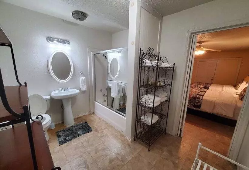 Butterfield Inn Main Street Cottages