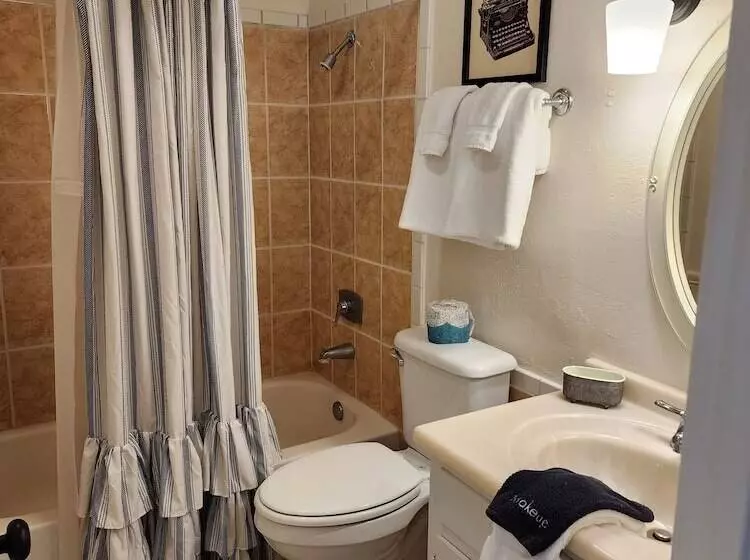 Butterfield Inn Main Street Cottages