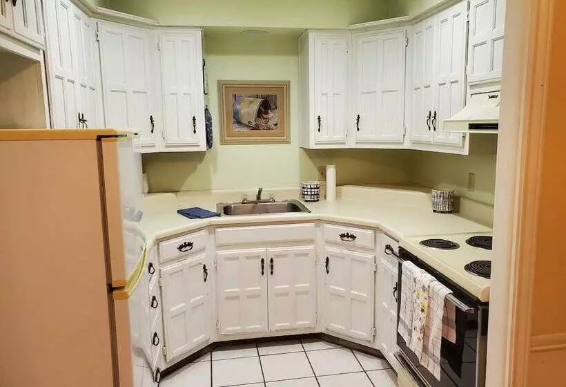 Butterfield Inn Main Street Cottages