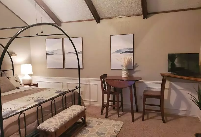 Butterfield Inn Main Street Cottages