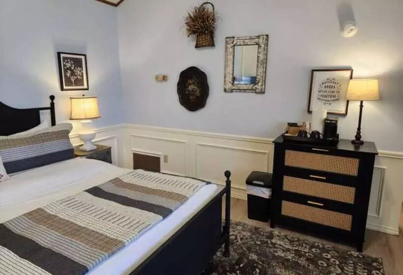 Butterfield Inn Main Street Cottages