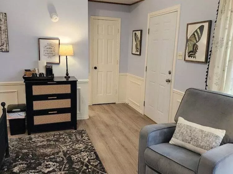 Butterfield Inn Main Street Cottages