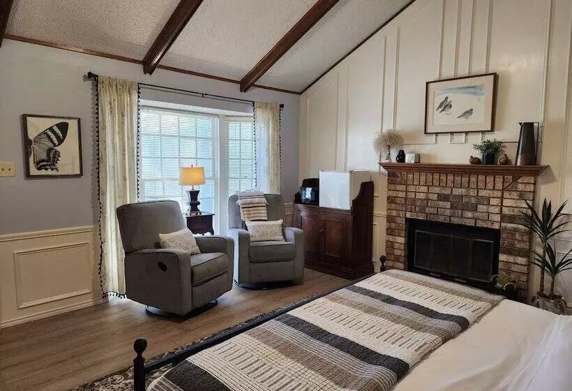 Butterfield Inn Main Street Cottages