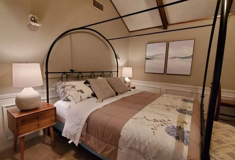 Butterfield Inn Main Street Cottages