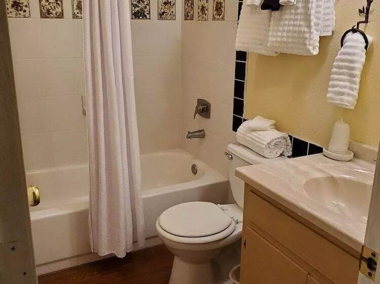 Butterfield Inn Main Street Cottages