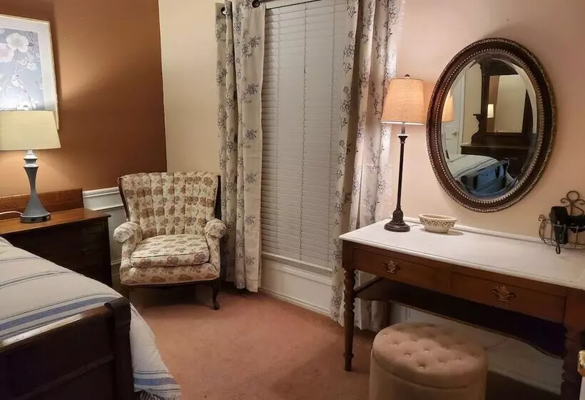 Butterfield Inn Main Street Cottages