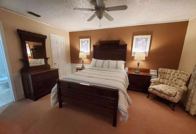 Butterfield Inn Main Street Cottages