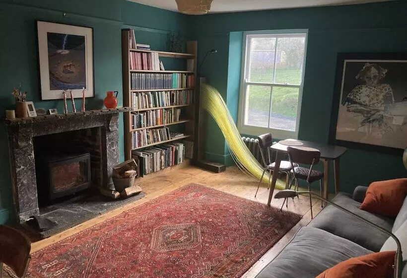 Majatalo Frizenham Farmhouse