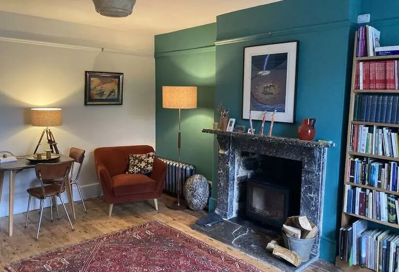 Majatalo Frizenham Farmhouse