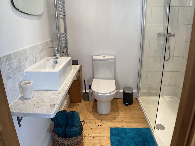 膳宿费 Frizenham Farmhouse