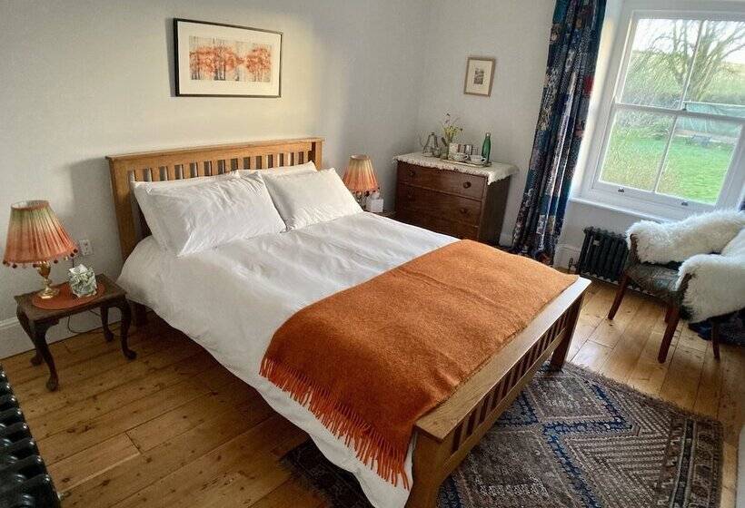 Пансион Frizenham Farmhouse